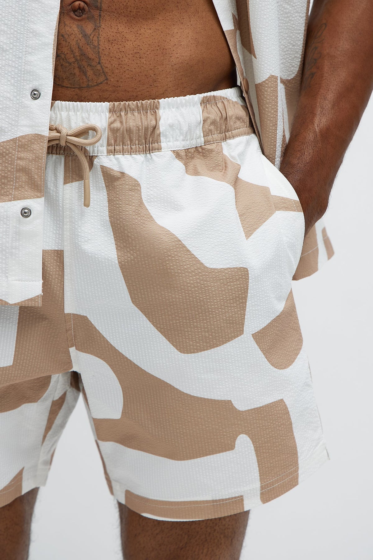 Seersucker Abstract Geo Printed Swim Trunk 6″ - Tan/Multi image 3
