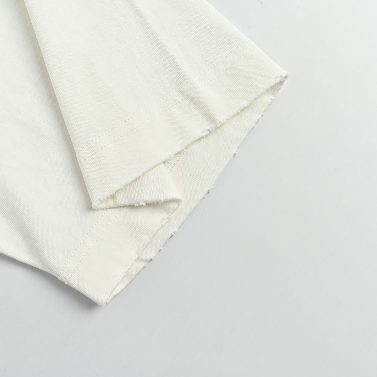 Moncler 2026 Spring/Summer White T-Shirt with Front and Back Embroidered Patches