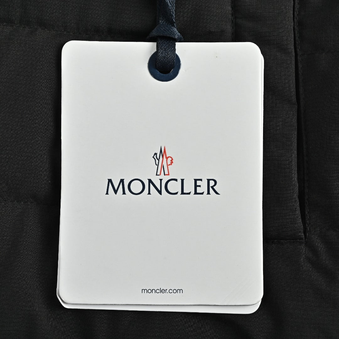 Moncler Tonal Logo Collared Down Jacket - Black